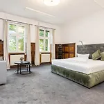 Zur Linde Dein Self Check In ホテル