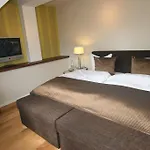 Zur Linde Dein Self Check In Отель 4*
