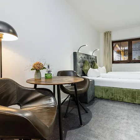 Zur Linde Dein Self Check In Hotel 4*