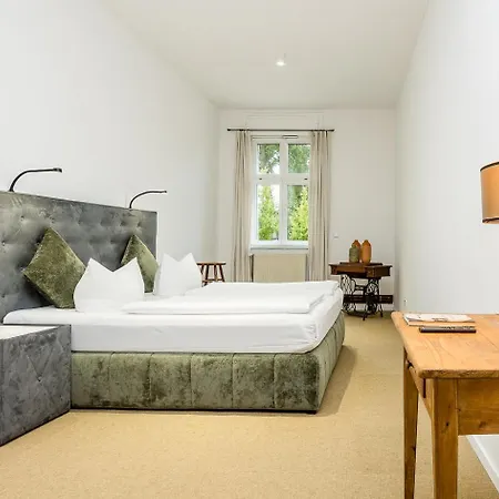 Zur Linde Dein Self Check In Hotel